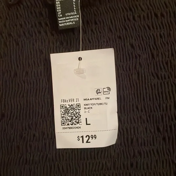 Black crop top with tags - Picture 2 of 2